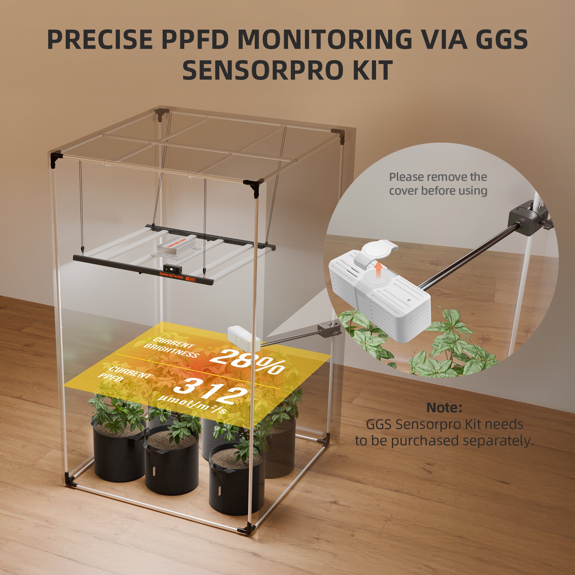 Ein transparentes Zuchtzelt mit Topfpflanzen, die unter einer Zuchtlampe beleuchtet werden, zeigt eine Nahaufnahme des Spider Farmer 5-in-1-Sensors für Temperatur, RLF, CO₂, VPD und PPFD, der die PPFD-Daten präzise überwacht. Mit diesem fortschrittlichen Sensor von Spider Farmer können Sie die Zuchtumgebung genau überwachen. Der Text auf dem Bildschirm zeigt eine Helligkeit von 26 % und 312 μmol/m²/s an, wobei in den Anweisungen auf die Sensorabdeckung hingewiesen wird, die separat erhältlich ist.
